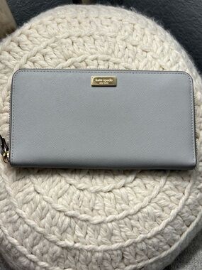 ♠️KATE SPADE 2016 Saffiano Leather Continental zip around Wallet light gray